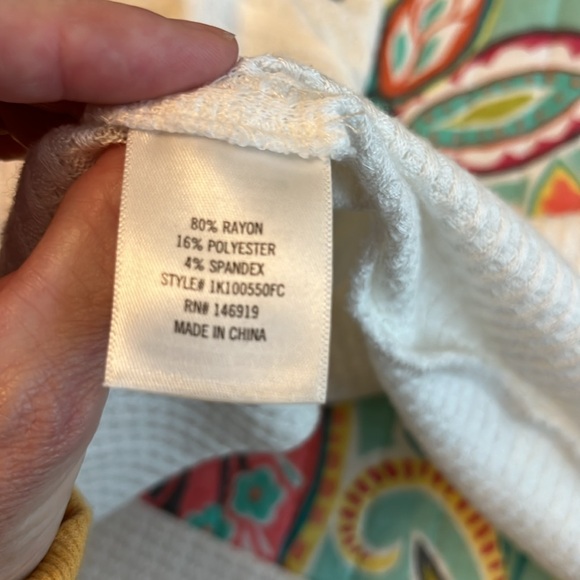 Women’s wrap flutter sleeve top Medium Francesca’s - Picture 5 of 6